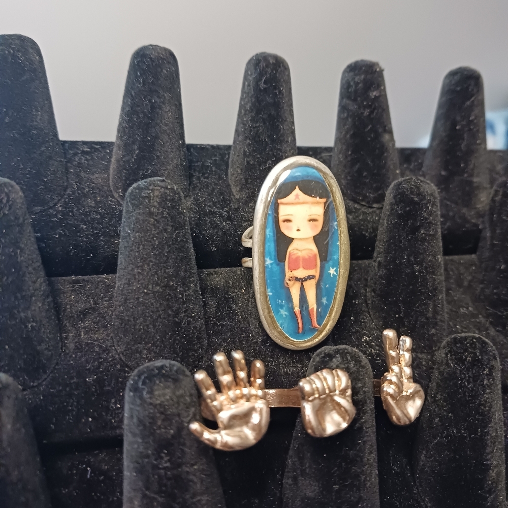 QUIRKY LOT! 2 Finger 3 Hand + Wonder Woman Rings - Picture 2 of 5